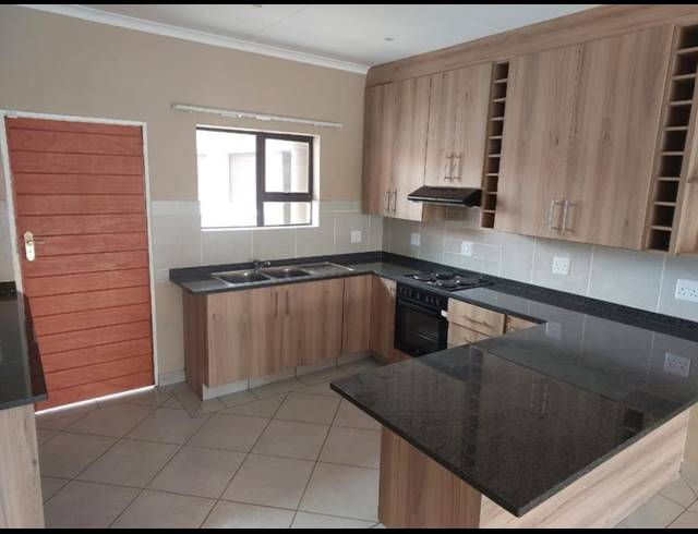 3 BEDROOM TOWNHOUSE FOR SALE IN RIVERSDALE